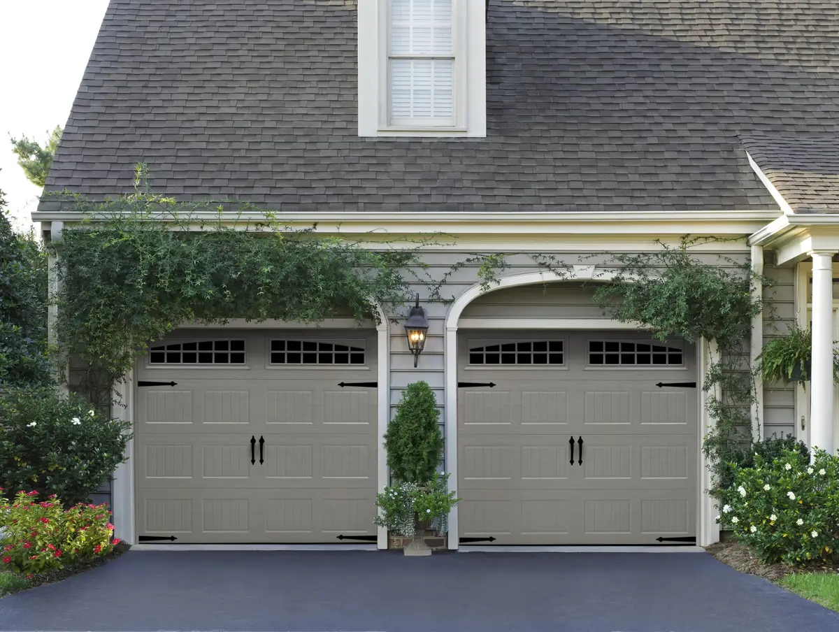 Amarr Heritage 1000 (Non-Insulated) Steel Garage Door
