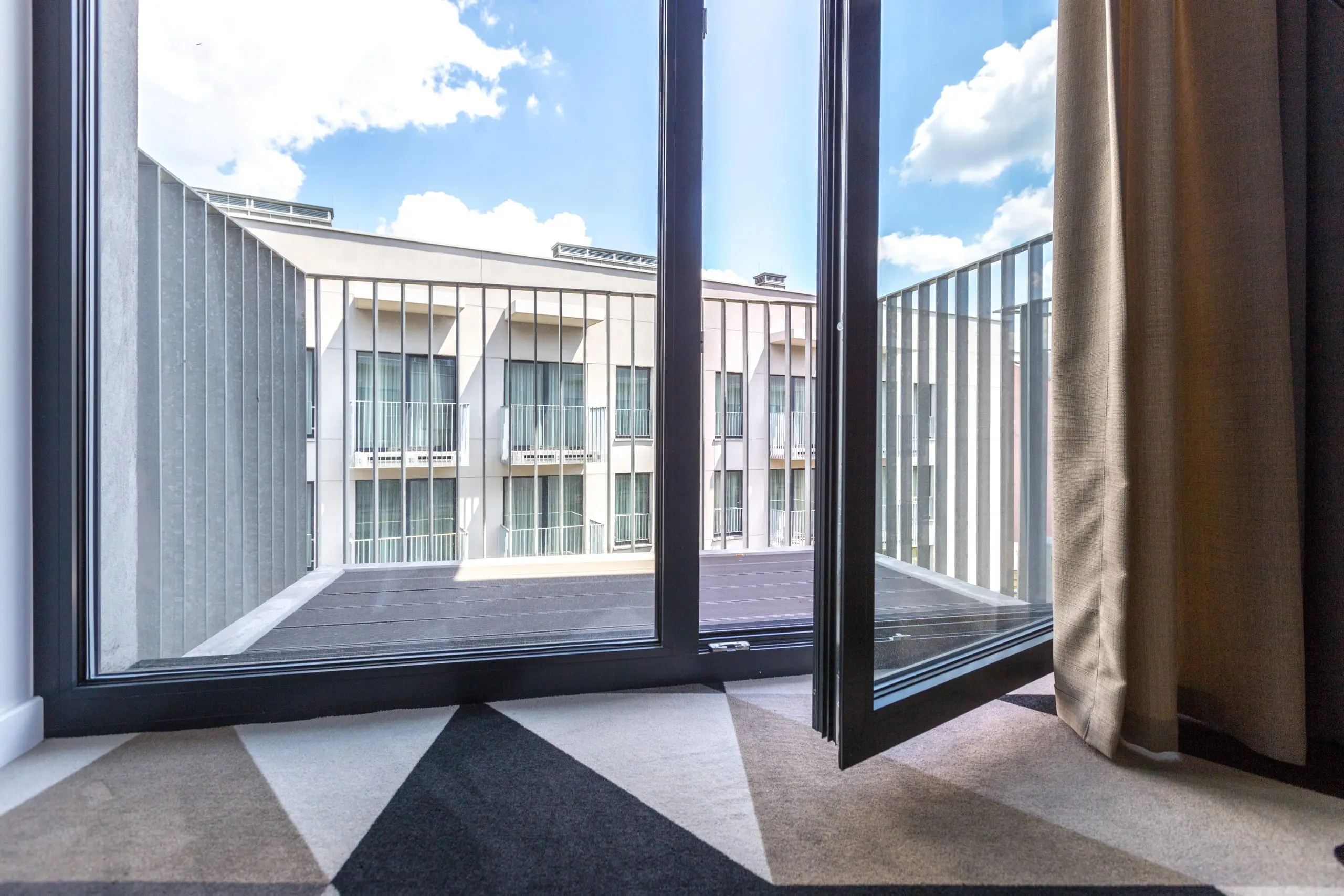 Aluminum window wall